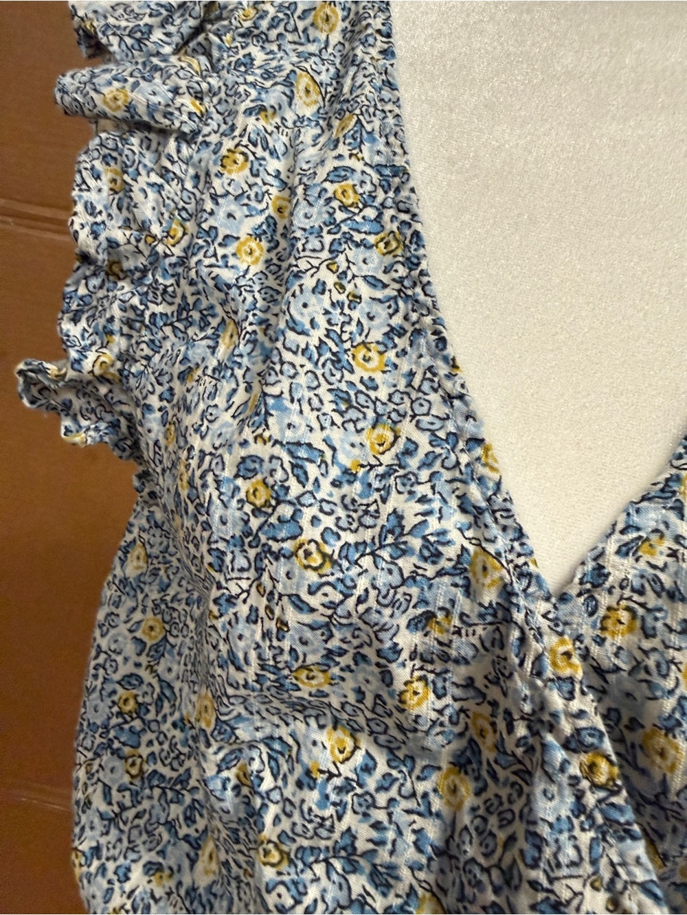 Universal Threads Blue Floral Ruffled Wrap Crop Top - Picture 2 of 4